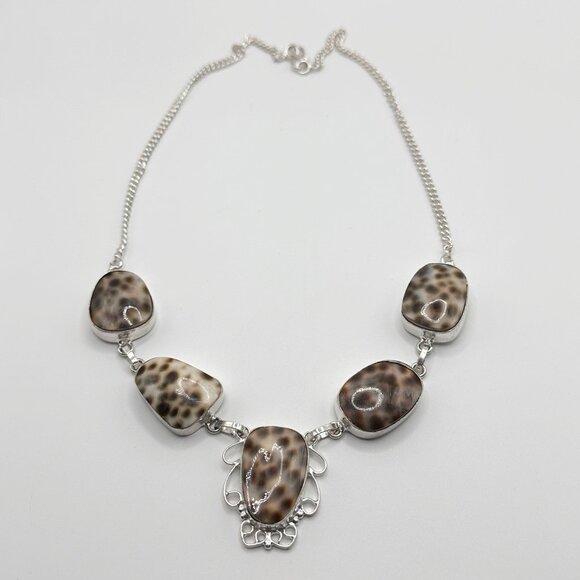 Sterling Silver‎ Spotted Seashell Necklace - Picture 1 of 5